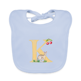 Baby Lätzchen personalisiert – Bio-Baumwolle mit Buchstabe "K" 🌱🍼 - sky Blue