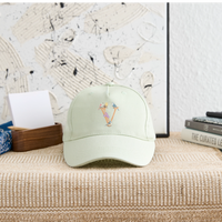 Kinder Snapback Cap personalisiert –  mit Anfangsbuchstaben "V" - Helles Mintgrün